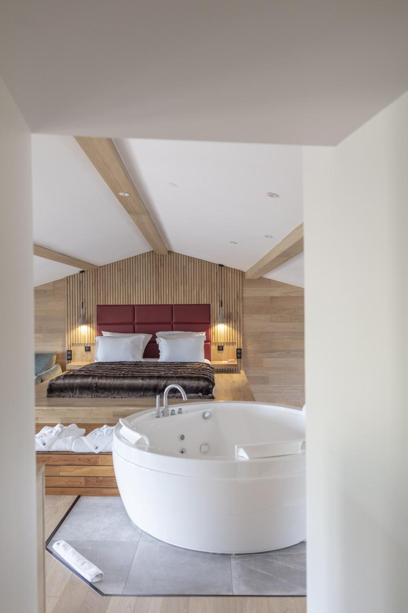 Hotel & Restaurant Origines Par Adrien Descouls - Teritoria Le Broc  المظهر الخارجي الصورة
