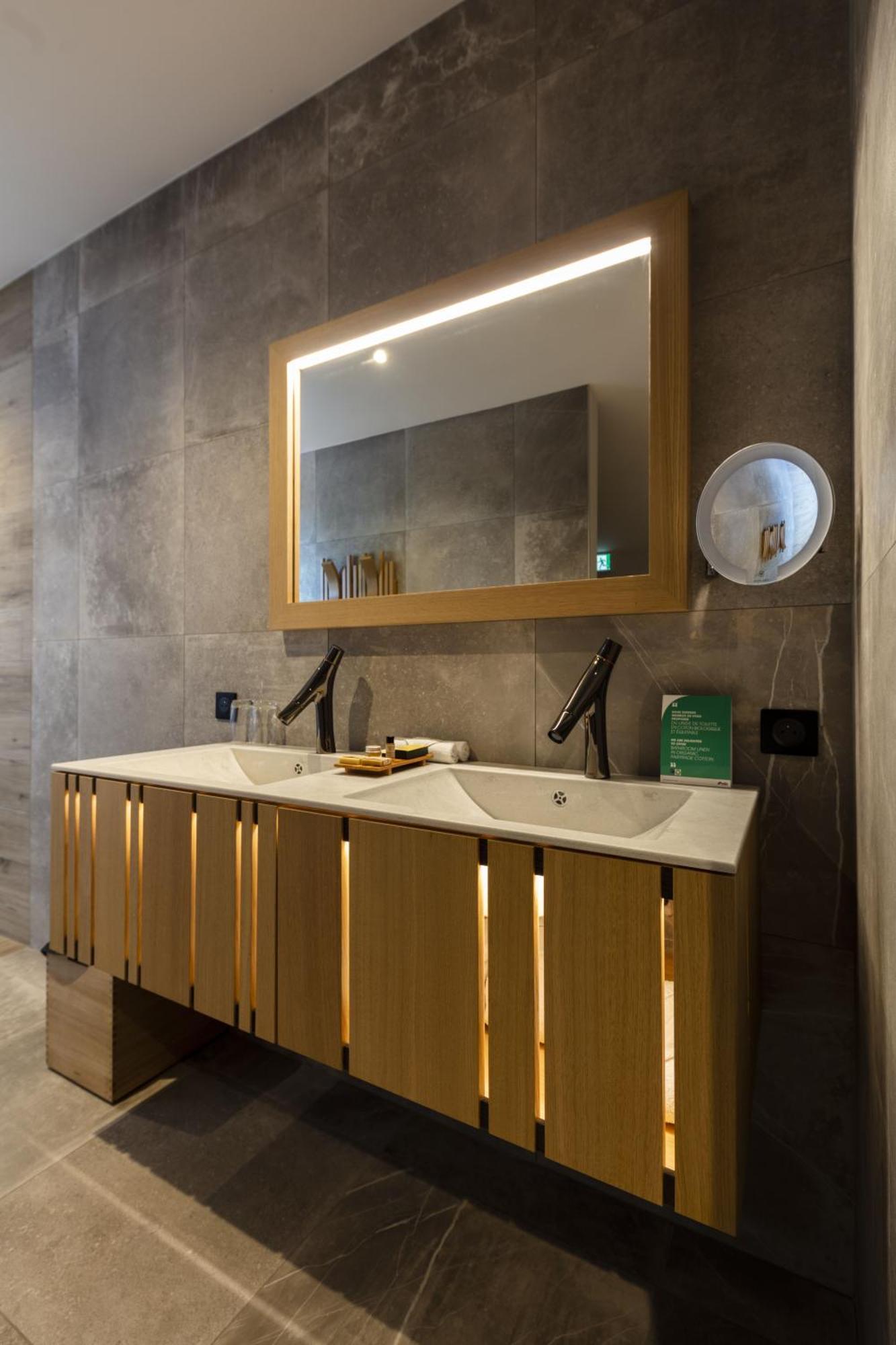 Hotel & Restaurant Origines Par Adrien Descouls - Teritoria Le Broc  المظهر الخارجي الصورة