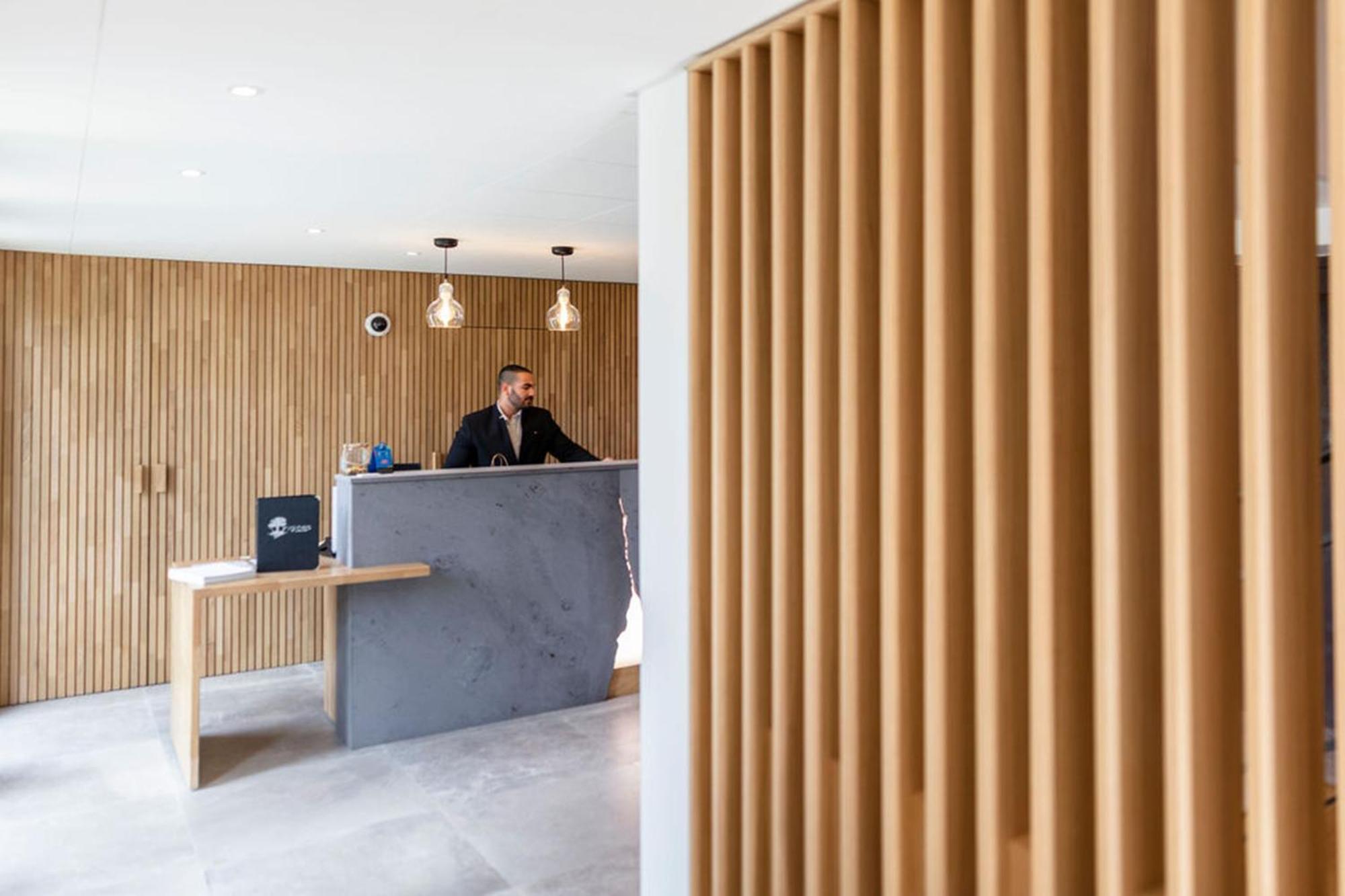 Hotel & Restaurant Origines Par Adrien Descouls - Teritoria Le Broc  المظهر الخارجي الصورة